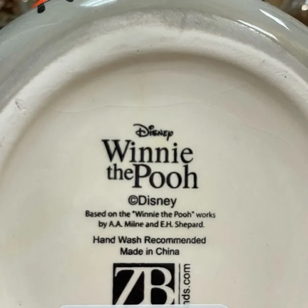 NWT Disney Winnie The Pooh with Santa Hat Glossy Ceramic Yellow Red Hunny Bowl